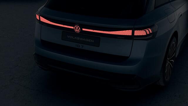 Volkswagen ID ID.7 Tourer Pro Limited Edition | Achterbank in ongelijke delen neerklapbaar incl. middenarmsteun en doorlaadmogelijkheid | Afstandscontrolesysteem (Front Assist), met voetgangers- en fietsersherkenning | Airconditioning automatisch, 2-zone (Climatronic)