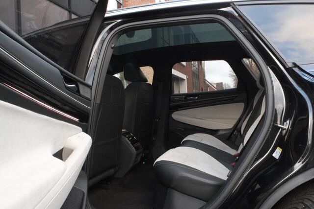 Volkswagen ID ID.7 Tourer 1st Edition 77 kWh Warmtepomp, Panoramadak, Trekhaak, Head-up display, El stoelen, 360° Camera