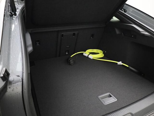 Volkswagen ID ID.7 Limited Edition 77 kWh accu 286 PK PRIVATE LEASE VANAF ¤499P/M · Achteruitrijcamera · Sfeerverlichting · Stuurwiel multifunctioneel · Voorraad OUTLET · Prijs is inclusief inruilpremie ·