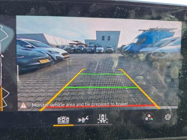 Volkswagen ID ID3 First Plus 58 kWh | VERWACHT | Snelladen | SOH 91% | IQ Lights | Camera | Trekhaak