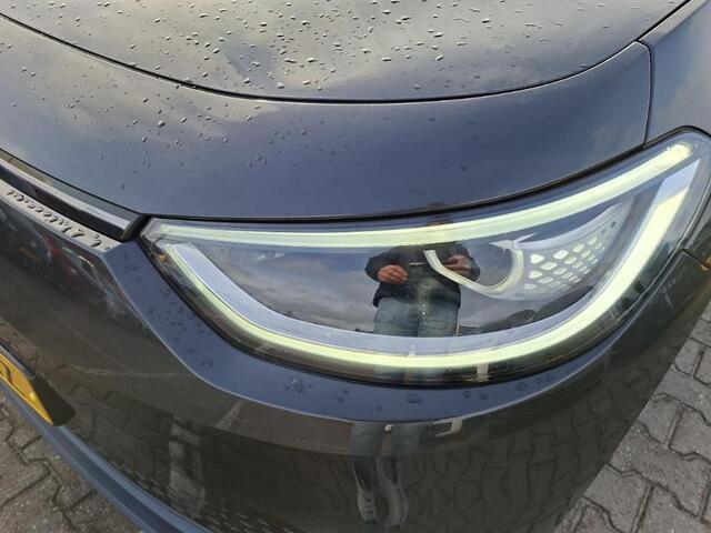 Volkswagen ID ID3 First Plus 58 kWh | VERWACHT | Snelladen | SOH 91% | IQ Lights | Camera | Trekhaak