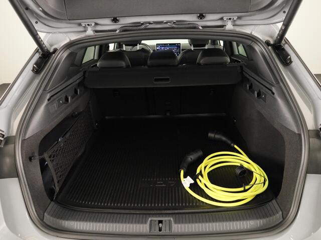 Volkswagen ID ID.7 Limited Edition Plus 77 kWh accu 210 kW / 286 PK V / Trekhaak / Massage / 360 graden / HUD