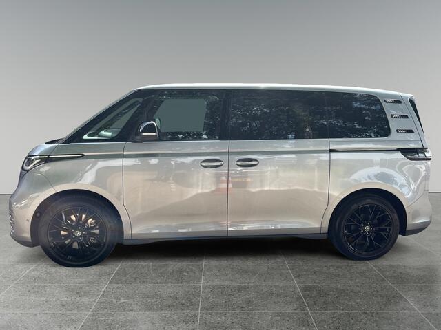Volkswagen ID. Buzz Pure Limited 170 pk 59 kWh | 20 inch LMV | elektrische achterklep | Trekhaak | getint glas