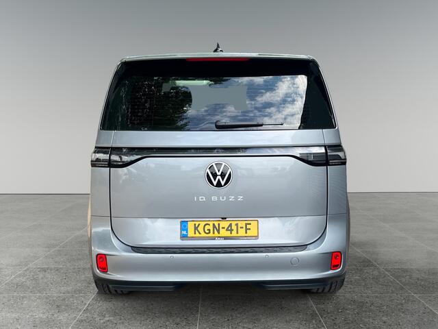 Volkswagen ID. Buzz Pure Limited 170 pk 59 kWh | 20 inch LMV | elektrische achterklep | Trekhaak | getint glas
