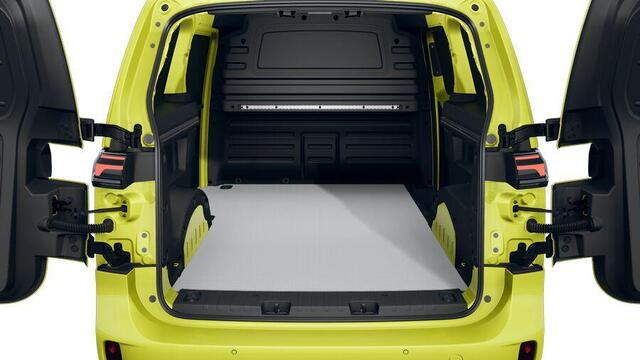 Volkswagen ID. Buzz Cargo Anniversary Edition 286pk 79 kWh | Trekhaak | Achterdeuren | Alarm | > Gelimiteerde editie; netto prijs excl. BTW en kosten rijklaarmaken <