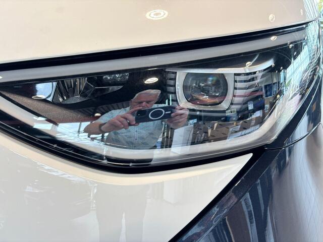 Volkswagen ID. Buzz Cargo Bedrijfswagens Anniversary Edition Elektromotor 210 kW (286 pk) | Anniversary Edition | Achterlichten LED, luxe uitgevoerd incl. dynamische knipperlichten | Hoge scheidingswand met vaste ruit en dimbare binnenspiegel | Bluetooth telefoonvoorbereiding incl