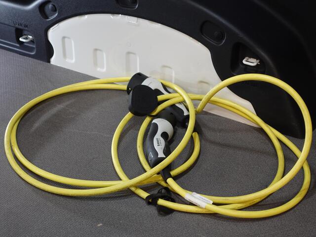 Volkswagen ID. Buzz Cargo 77 kWh 204pk Trekhaak 3zits LED Cruise control Navigatie/ Apple Carplay Achterklep