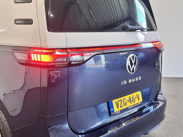 Volkswagen ID. Buzz Cargo 77 kWh Nieuwprijs ¤71233! Airco Navi Wireless Carplay IQ Light 20" LM Velgen Adaptive Cruise Control PDC VA + Camera Stoelverwarming Voorruit verwarming 3-Zits