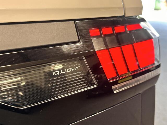 Volkswagen ID. Buzz Cargo 77 kWh Nieuwprijs ¤71233! Airco Navi Wireless Carplay IQ Light 20" LM Velgen Adaptive Cruise Control PDC VA + Camera Stoelverwarming Voorruit verwarming 3-Zits