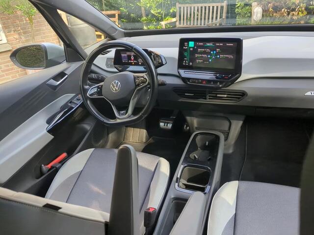 Volkswagen ID.3 204pk First Plus 58 kWh / Trekhaak Afneembaar / LED / Camera / Navigatie / 19" LMV
