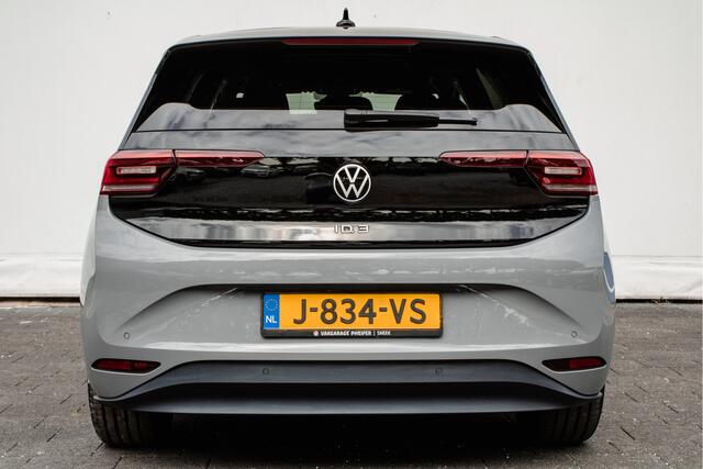 Volkswagen ID.3 First Plus 58 kWh Adapt. cruise/ Matrix LED/ Camera/ Stuur + stoelverwarming/ Carplay/ 19" Lmv