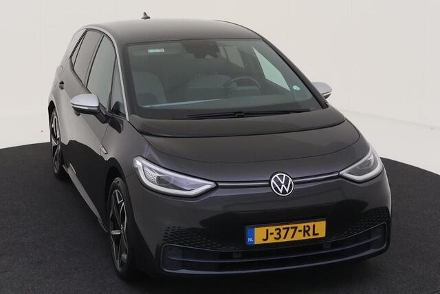Volkswagen ID.3 First Plus 58 kWh / Navigatie / Camera / Lichtmetaal 19 inch / Steunhaak / Stoelverwarming /
