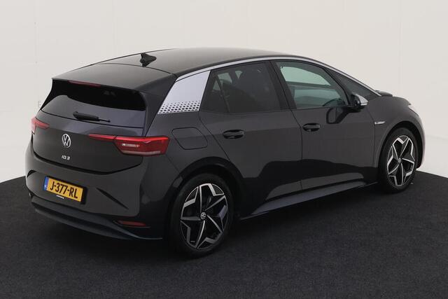 Volkswagen ID.3 First Plus 58 kWh / Navigatie / Camera / Lichtmetaal 19 inch / Steunhaak / Stoelverwarming /