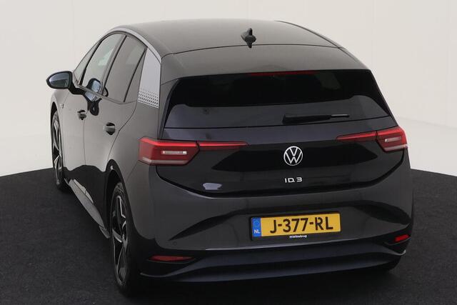 Volkswagen ID.3 First Plus 58 kWh / Navigatie / Camera / Lichtmetaal 19 inch / Steunhaak / Stoelverwarming /