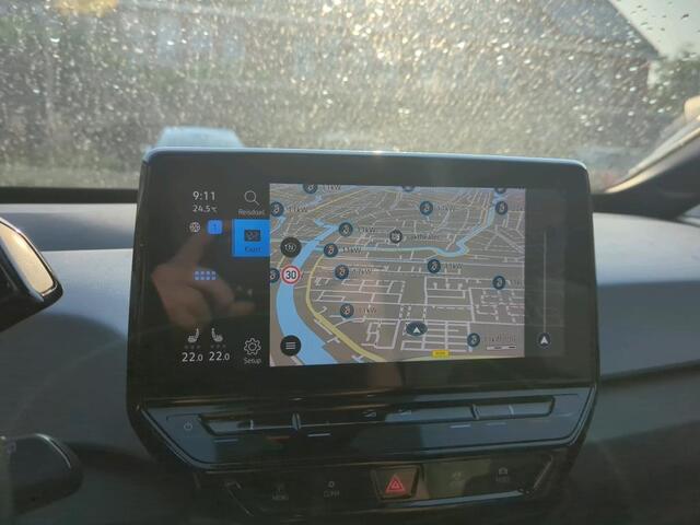 Volkswagen ID.3 First Plus 58 kWh / Navigatie / Camera / Lichtmetaal 19 inch / Steunhaak / Stoelverwarming /