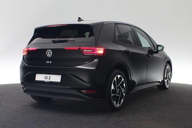 Volkswagen ID.3 Pro Business 59 kWh 150 kW / 204 pk | IQ Light | Achteruitrijcamera | Navigatie | 18 inch