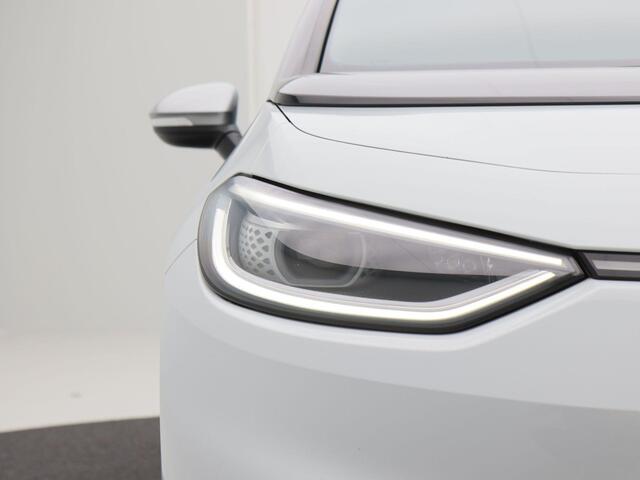 Volkswagen ID.3 First Max 58 kWh 204 Pk Automaat | SOH 93% | Panoramadak | Carplay | Elektrische Stoelen | Full LED | Camera | Parkeersensoren | Privacy Glass | Climate Control | 20 Inch