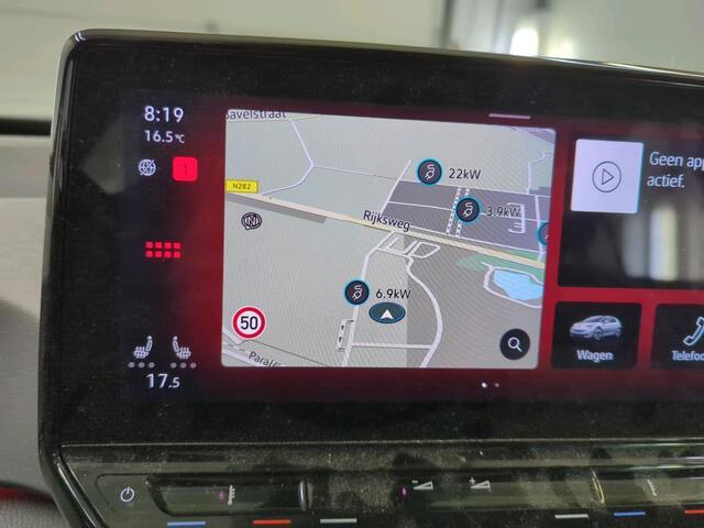 Volkswagen ID.3 Life 58 kWh Navigatie Apple Carplay/Android Auto Parkeersensoren Adaptive Cruise Control Stoel- en stuurverwarming Lichtmetalen velgen Climate Control