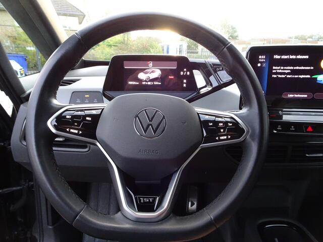 Volkswagen ID.3 First Plus 58 kWh Automatische airco, navigatie, achteruitrijcamera, parkeersensoren voor en achter, velgen 19 inch, afneembare trekhaak af fabriek, enz.