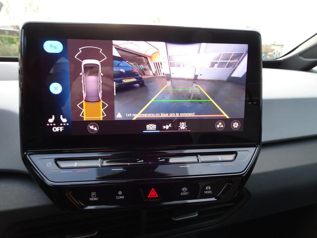 Volkswagen ID.3 First Plus 58 kWh Automatische airco, navigatie, achteruitrijcamera, parkeersensoren voor en achter, velgen 19 inch, afneembare trekhaak af fabriek, enz.