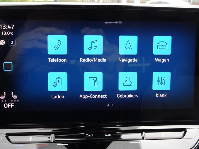 Volkswagen ID.3 First Max 58 kWh Automatische airco, panorama dak, trekhaak, achteruitrijcamera, massage stoelen, velgen 20 inch, head up display, enz.