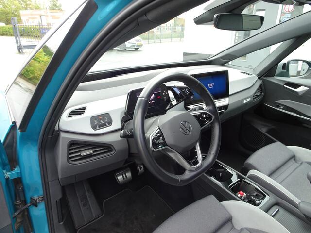 Volkswagen ID.3 First Max 58 kWh Automatische airco, panorama dak, trekhaak, achteruitrijcamera, massage stoelen, velgen 20 inch, head up display, enz.