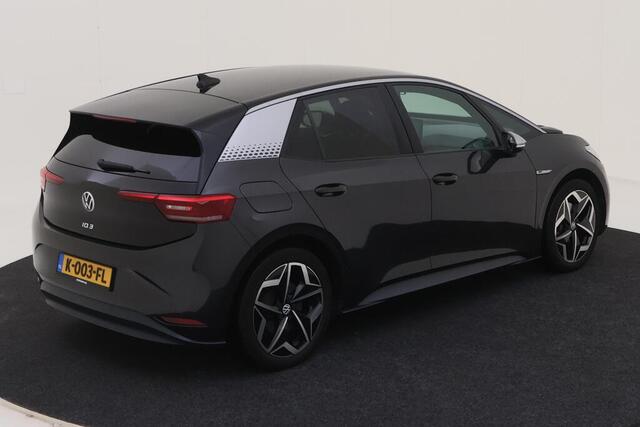Volkswagen ID.3 First Plus 58 kWh / CAMERA/ PARK. SENSOREN/ STOELVERWARM./ IQ. LIGHT/ NAVI/ CLIMA/ GETINT GLAS/ 19" LMV