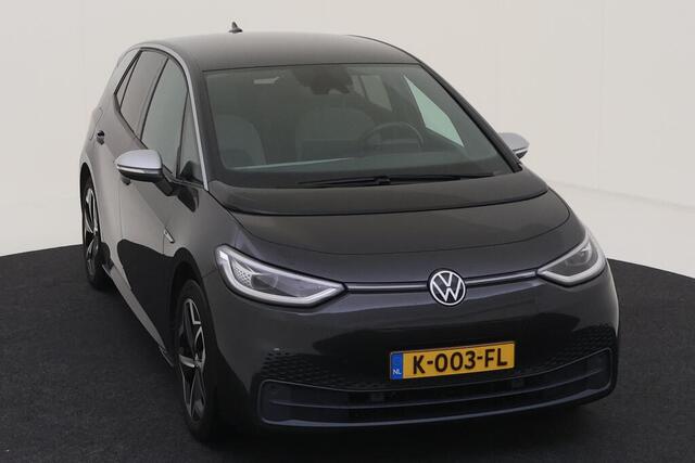 Volkswagen ID.3 First Plus 58 kWh / CAMERA/ PARK. SENSOREN/ STOELVERWARM./ IQ. LIGHT/ NAVI/ CLIMA/ GETINT GLAS/ 19" LMV