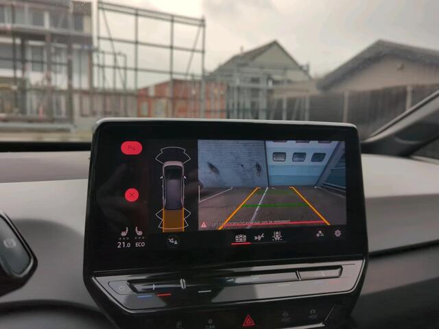 Volkswagen ID.3 First Plus 58 kWh / Navigatie / Camera / Parkeersensoren V+A / App connect / Lichtmetaal 19 inch /