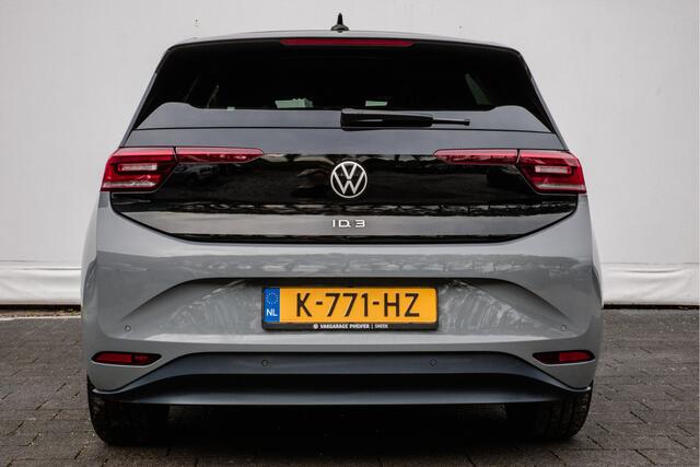 Volkswagen ID.3 First Plus 58 kWh Camera/ Stoel-stuurverwarming/ Full led/ Navigatie/ Carplay/ 19" Lmv