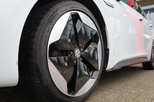 Volkswagen ID.3 Pro 58 kWh SOH 91%, parkeersensoren voor en achter, multifunctioneel stuurwiel, lane assist, bluetooth, carkit carplay, meerkleurige sfeerverlichting, navigatie, discover pro