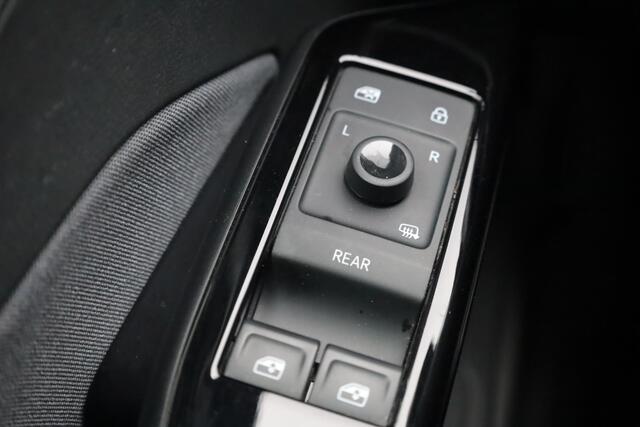 Volkswagen ID.3 Pro 58 kWh SOH 91%, parkeersensoren voor en achter, multifunctioneel stuurwiel, lane assist, bluetooth, carkit carplay, meerkleurige sfeerverlichting, navigatie, discover pro