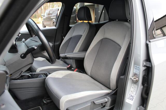 Volkswagen ID.3 First Plus 58 kWh | SOH 87% | Incl BTW | Trekhaak | Stoelverwarming