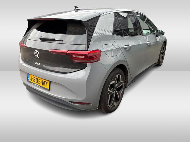 Volkswagen ID.3 First Plus 58 kWh / Camera / Keyless / Matrix LED / Interieurvoorverwarming / 19'' / DAB / 19'' / Navigatie / ACC