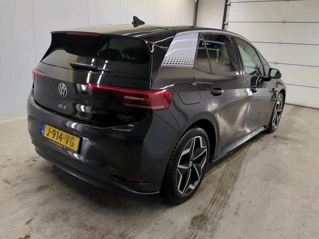 Volkswagen ID.3 First Plus 58 kWh Airco ECC Navi Carplay PDC VA+ Camera Adaptive Cruise Control 19" LM Velgen LED Matrix