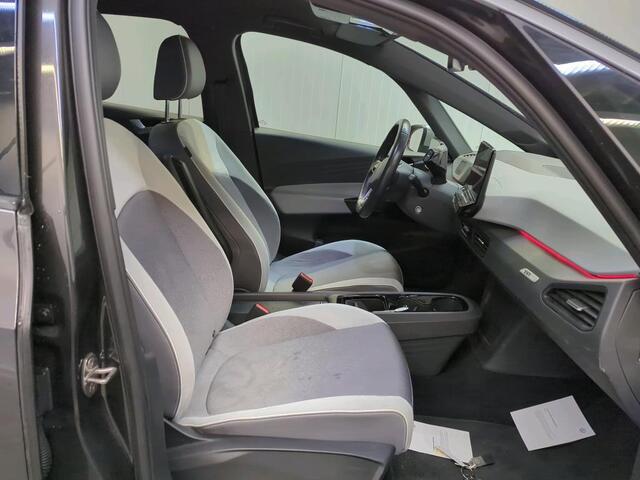Volkswagen ID.3 First Plus 58 kWh Airco ECC Navi Carplay PDC VA+ Camera Adaptive Cruise Control 19" LM Velgen LED Matrix