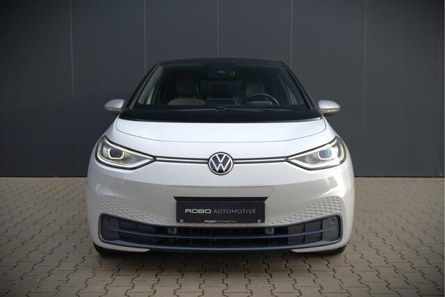 Volkswagen ID.3 First Plus 58 kWh | Stoelverwarming | Stuurverwarming | Camera | Adaptive Cruise Control | Navigatie | Standkachel | Keyless | Parkeersensoren | LED | Apple Carplay | BTW |