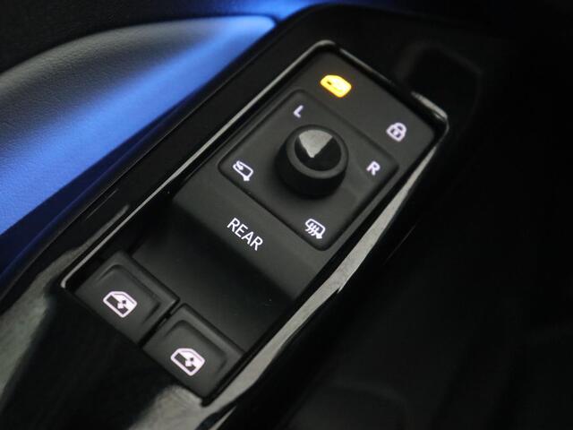 Volkswagen ID.3 First Plus 58 kWh | Trekhaak | Stoel & stuurverwarming | Matrix LED | Camera | Carplay | Sfeerverlichting | Adaptive cruise | Keyless | Navigatie | Climate control | Parkeerhulp