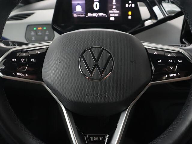 Volkswagen ID.3 First Plus 58 kWh | Trekhaak | Stoel & stuurverwarming | Matrix LED | Camera | Carplay | Sfeerverlichting | Adaptive cruise | Keyless | Navigatie | Climate control | Parkeerhulp
