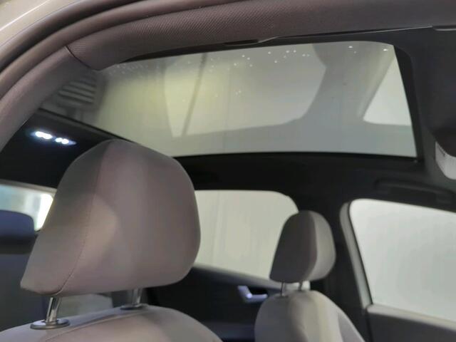 Volkswagen ID.3 Pro 58 kWh Panoramadak Navigatie Apple Carplay/Android Auto Parkeersensoren Adaptive Cruise Control Full LED Matrix Climate Control