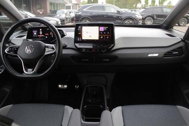 Volkswagen ID.3 First Plus 58 kWh / SOH 91,6% / Trekhaak / Camera / Keyless / Matrix LED / Interieurvoorverwarming / 19'' / DAB / 19'' / Navigatie / ACC