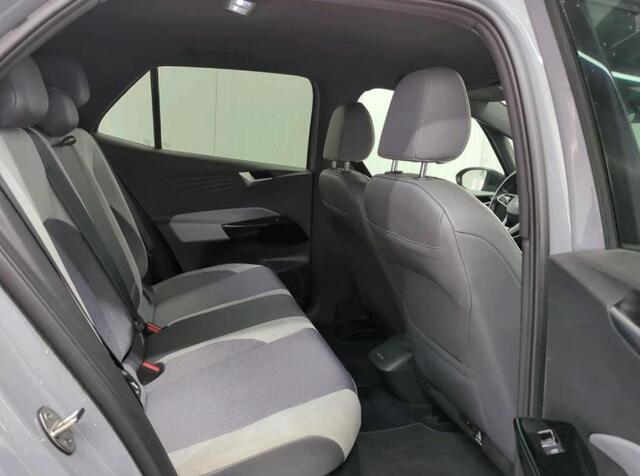 Volkswagen ID.3 First Plus 58 kWh / Trekhaak / Pdc.+Camera / Airco-ecc./ Navigatie / Xenon / Stoelverwarming /