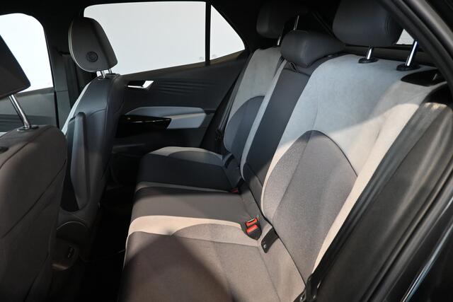 Volkswagen ID.3 First Plus 58 kWh Navigatie Stoel/Stuur verwarming Carplay Camera Inruil Mogelijk!