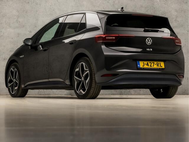 Volkswagen ID.3 First Plus 58 kWh 204Pk Automaat (APPLE CARPLAY, GROOT NAVI, CAMERA, STUUR/STOELVERWARMING, KEYLESS, GETINT GLAS, ADAPTIVE CRUISE, ZWART HEMEL, NIEUWSTAAT)