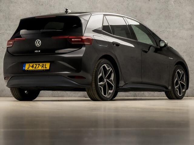Volkswagen ID.3 First Plus 58 kWh 204Pk Automaat (APPLE CARPLAY, GROOT NAVI, CAMERA, STUUR/STOELVERWARMING, KEYLESS, GETINT GLAS, ADAPTIVE CRUISE, ZWART HEMEL, NIEUWSTAAT)