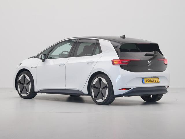 Volkswagen ID.3 First Max 58 kWh 204pk Trekhaak Navigatie Camera Stoelverwarming Side ass.