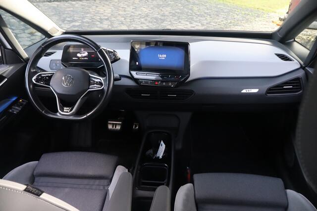 Volkswagen ID.3 First Max 58 kWh | Trekhaak | LED | Comf. Stoelen | Panoramadak