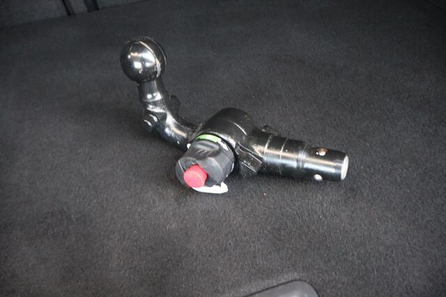 Volkswagen ID.3 First Max 58 kWh | Trekhaak | LED | Comf. Stoelen | Panoramadak