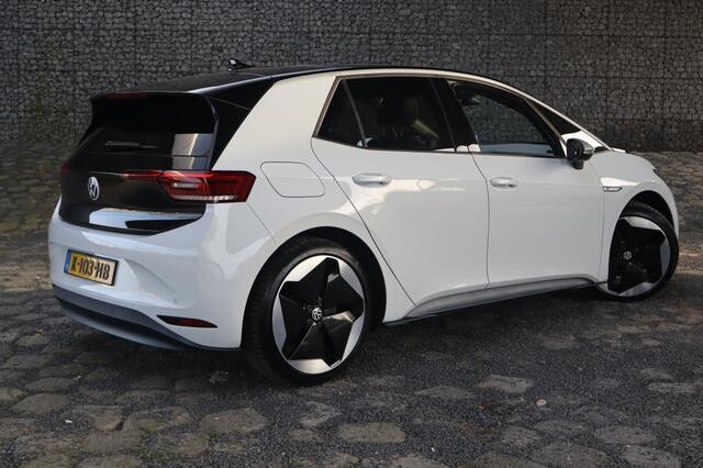 Volkswagen ID.3 First Max 58 kWh | Trekhaak | LED | Comf. Stoelen | Panoramadak