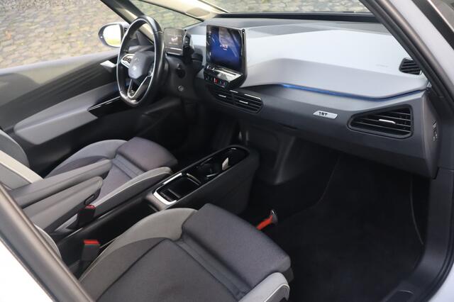 Volkswagen ID.3 First Max 58 kWh | Trekhaak | LED | Comf. Stoelen | Panoramadak